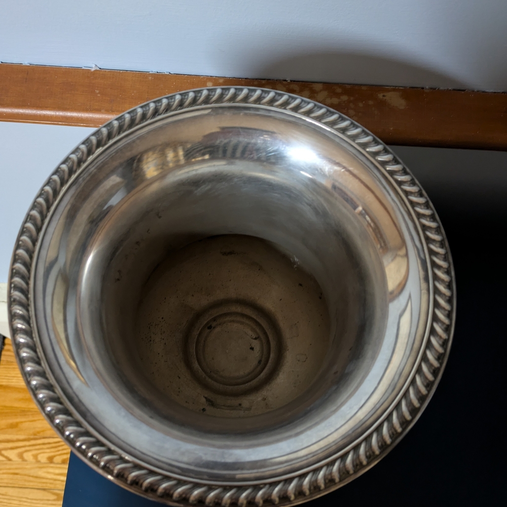 Elegant Silver Champagne Vase - Picture 4 of 4